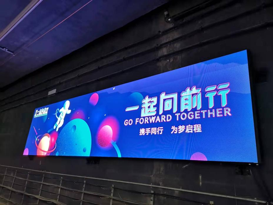 Image of Application and Effectiveness of GOB Technology in Subway Commercial Display Scenarios